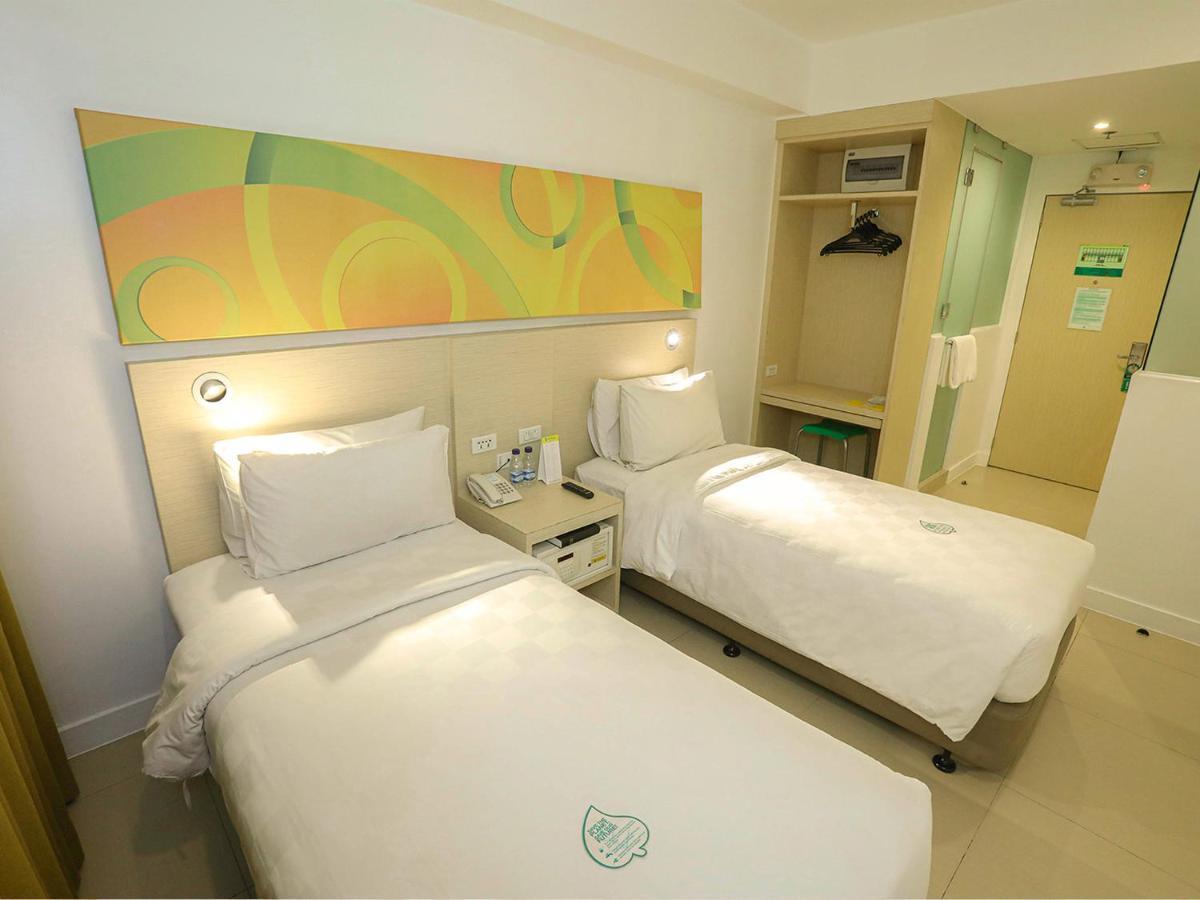 Go Hotels Manila Airport Road Paranaque City Eksteriør billede