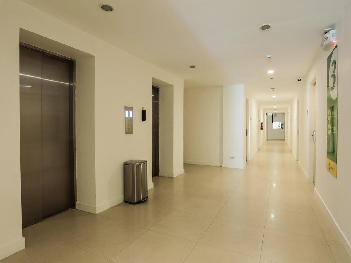 Go Hotels Manila Airport Road Paranaque City Eksteriør billede