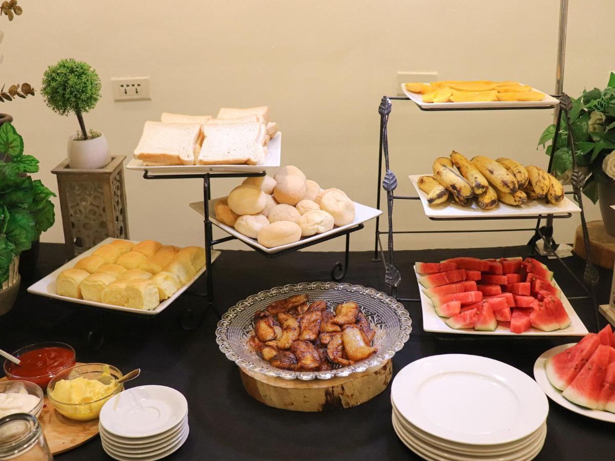 Go Hotels Manila Airport Road Paranaque City Eksteriør billede