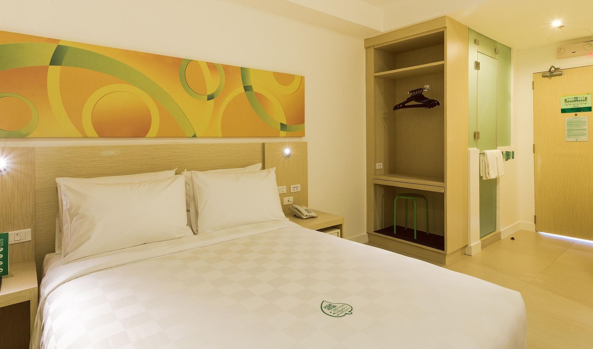 Go Hotels Manila Airport Road Paranaque City Eksteriør billede