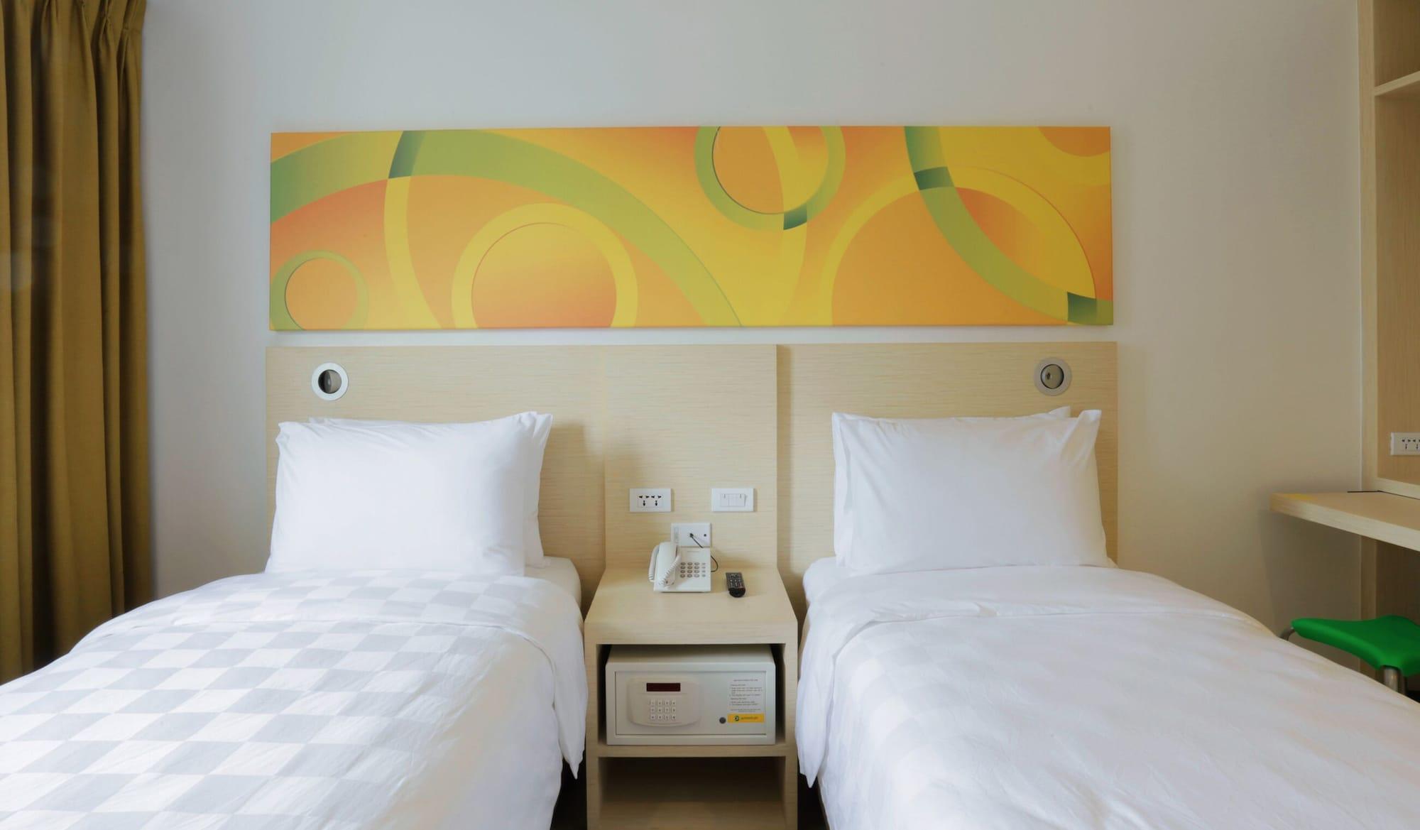 Go Hotels Manila Airport Road Paranaque City Eksteriør billede