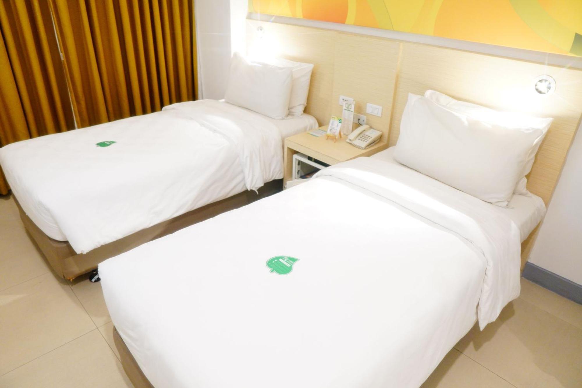 Go Hotels Manila Airport Road Paranaque City Eksteriør billede